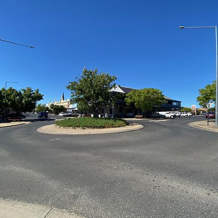 Central Motel Mudgee Bagian luar foto