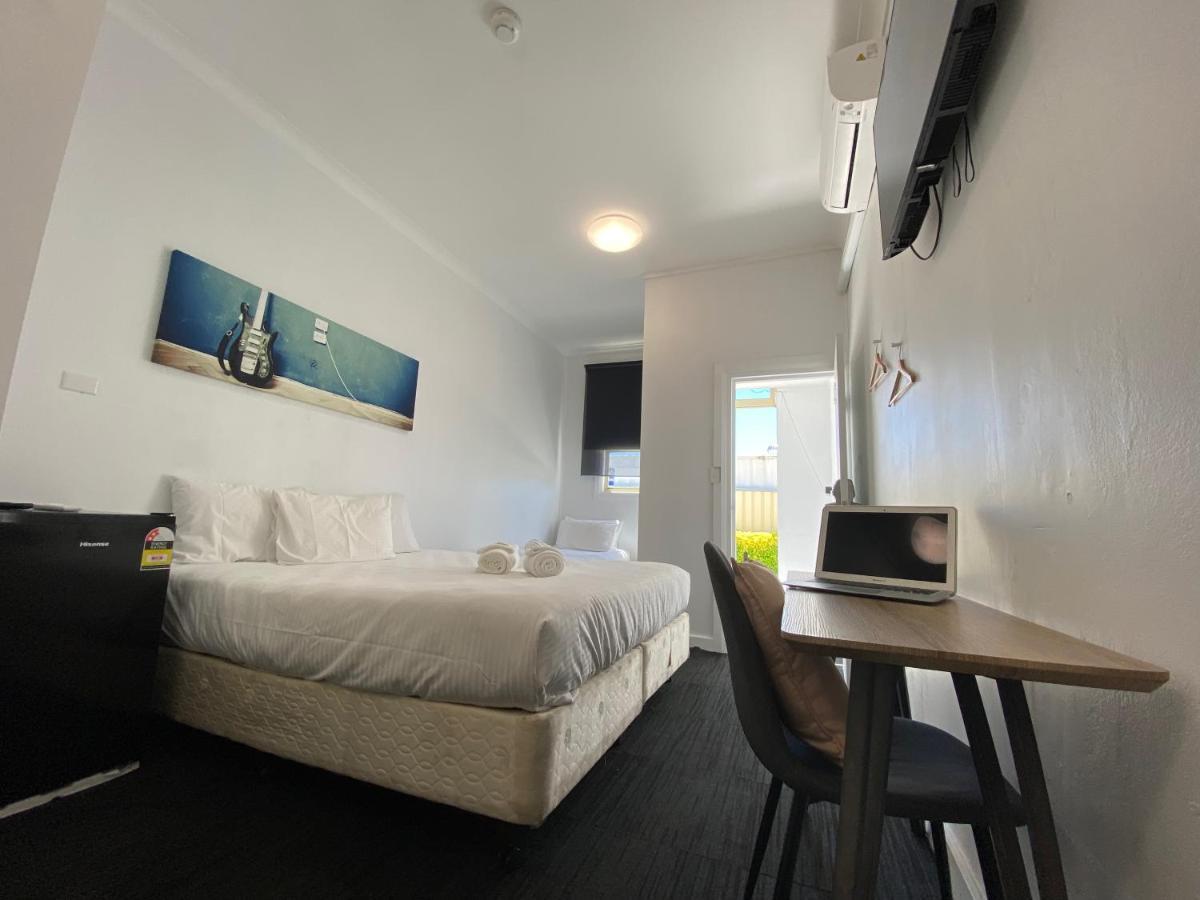 Central Motel Mudgee Bagian luar foto